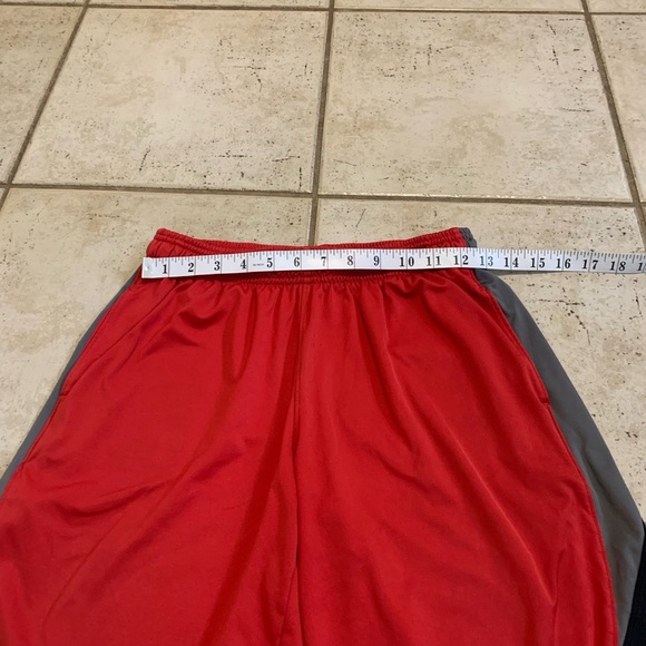 Under Armour Youth Boys Red Athletic Shorts - Size Youth Large YL - Picture 2 of 5